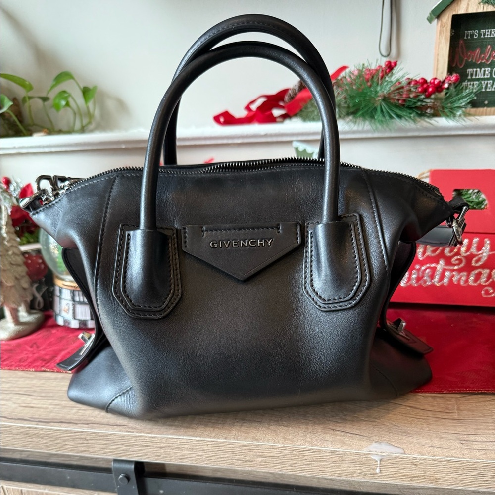 AUTHENTIC Givenchy Soft Antigona Bag